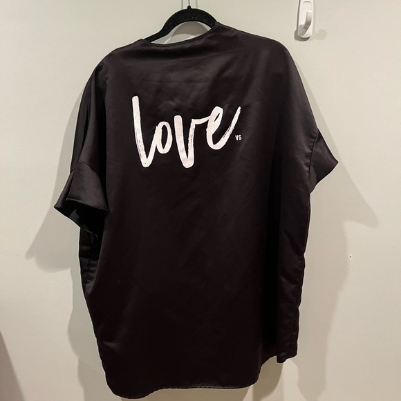 VS Silk Robe - Picture 2 of 3